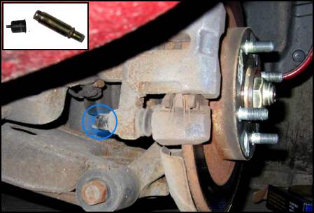 Position of the lower caliper pin (with plastic dust cap)